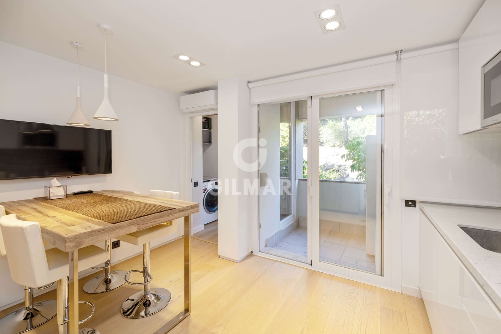 2 bedroom Flat for sale in Rio Real with pool garage - € 860,000 (Ref: 9412744)