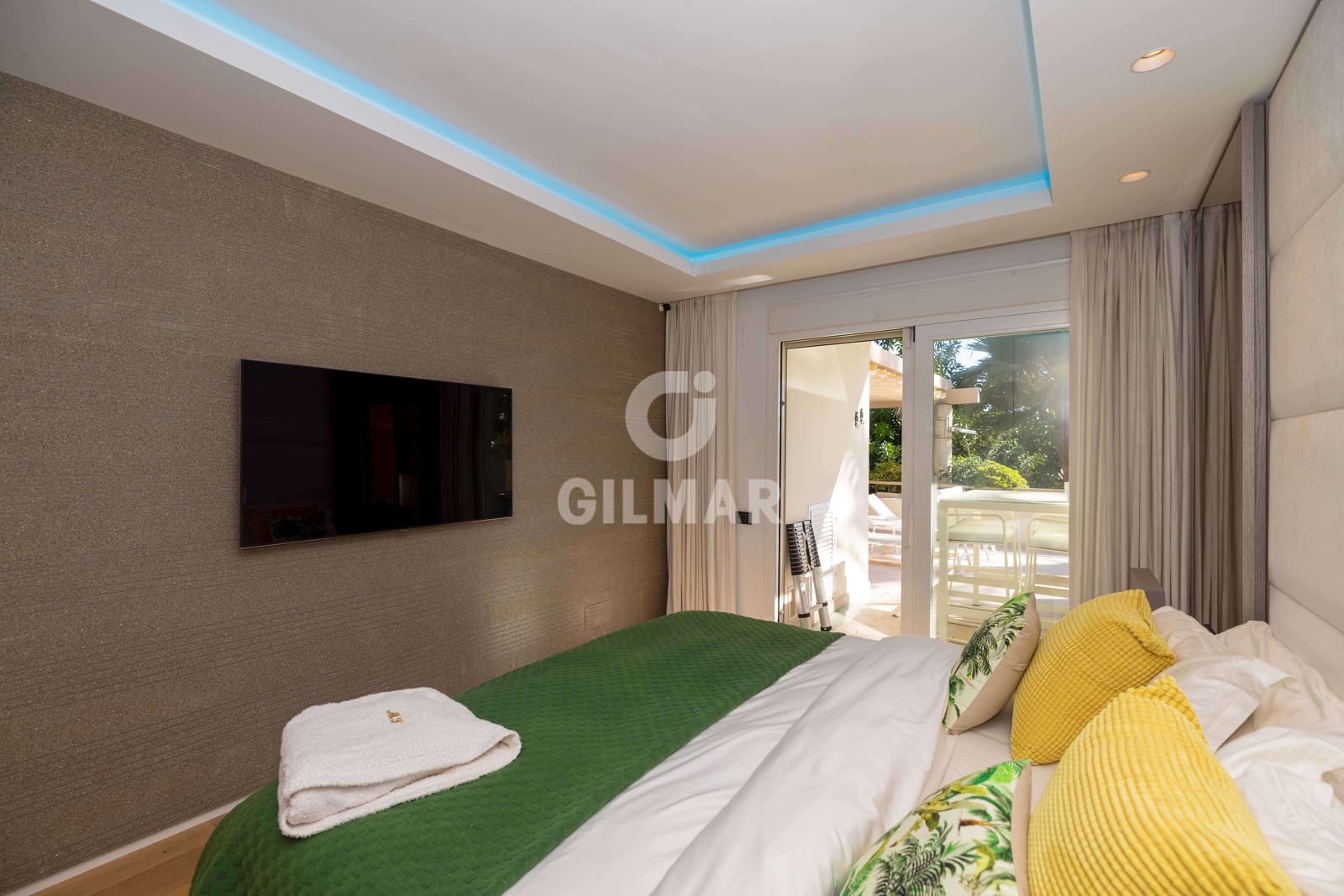 2 bedroom Flat for sale in Rio Real with pool garage - € 860,000 (Ref: 9412744)