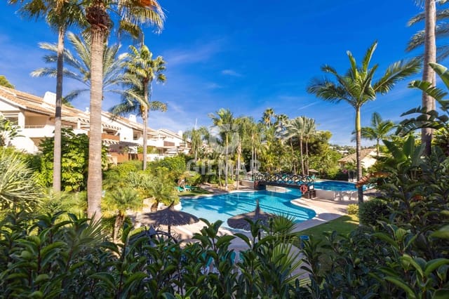 2 sovrum Lägenhet till salu i Río Real, Marbella med pool garage - 860 000 € (Ref: 9412744)
