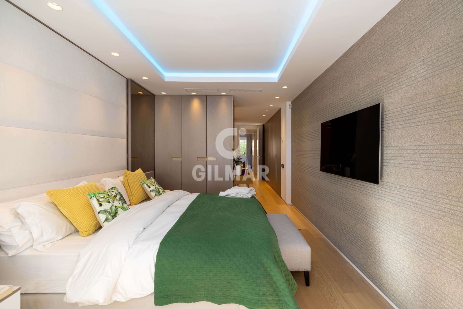 2 bedroom Flat for sale in Rio Real with pool garage - € 860,000 (Ref: 9412744)