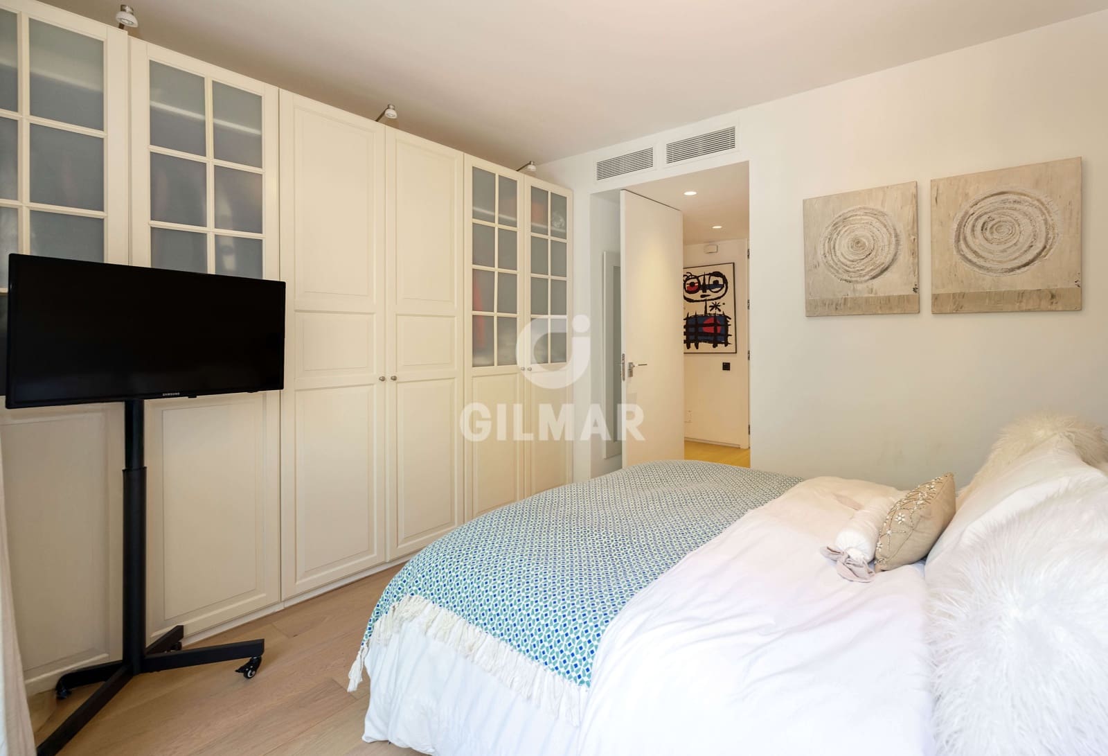 2 bedroom Flat for sale in Rio Real with pool garage - € 860,000 (Ref: 9412744)