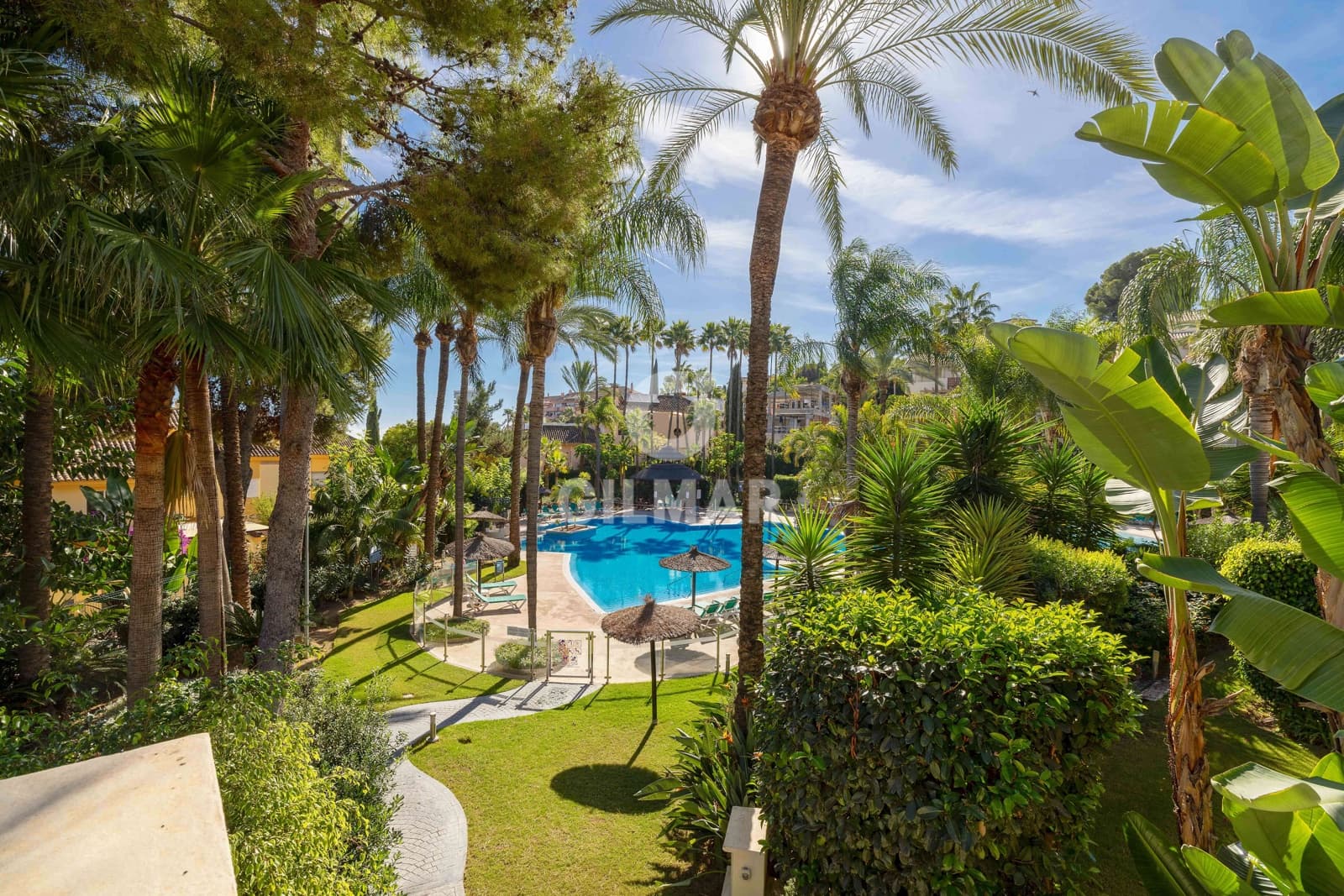 2 bedroom Flat for sale in Rio Real with pool garage - € 860,000 (Ref: 9412744)