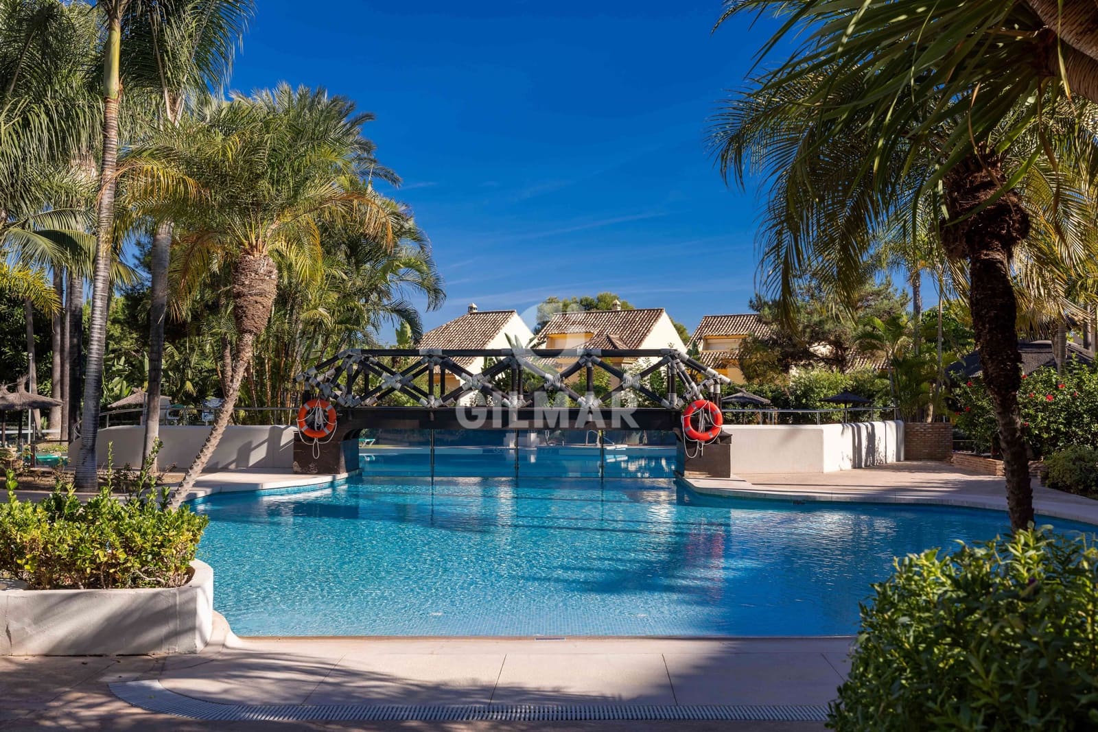 2 bedroom Flat for sale in Rio Real with pool garage - € 860,000 (Ref: 9412744)