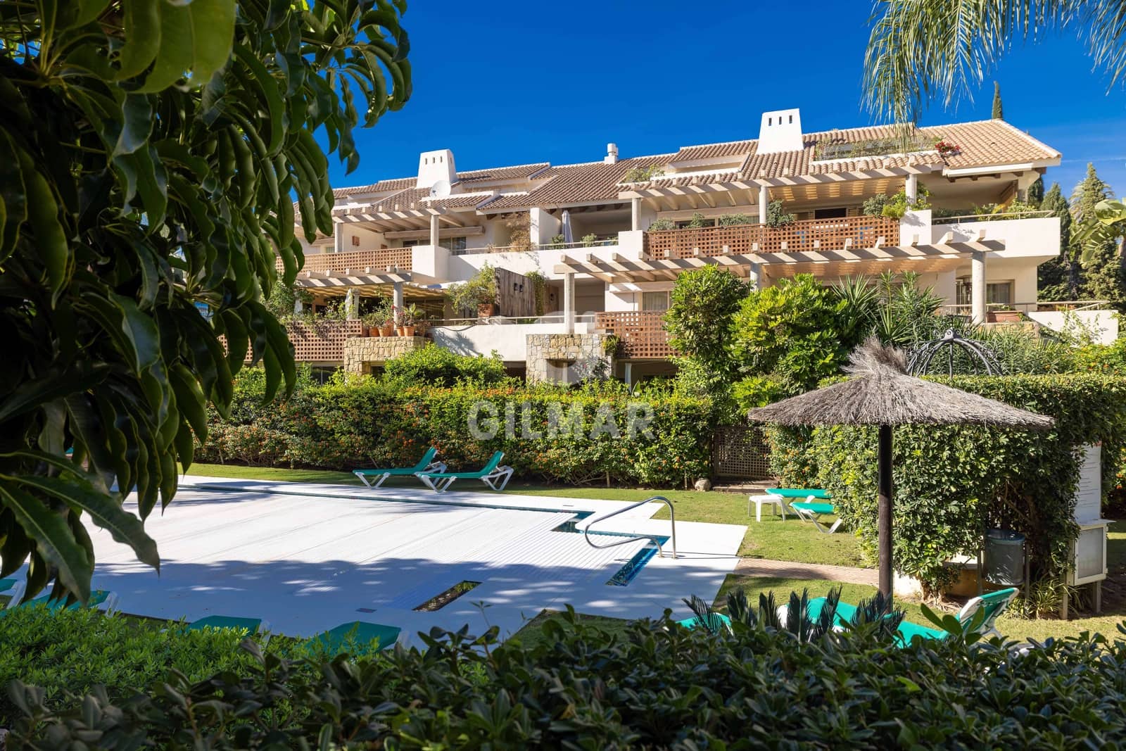 2 bedroom Flat for sale in Rio Real with pool garage - € 860,000 (Ref: 9412744)