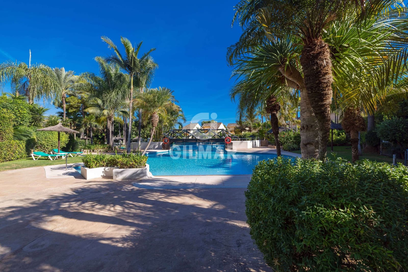 2 bedroom Flat for sale in Rio Real with pool garage - € 860,000 (Ref: 9412744)