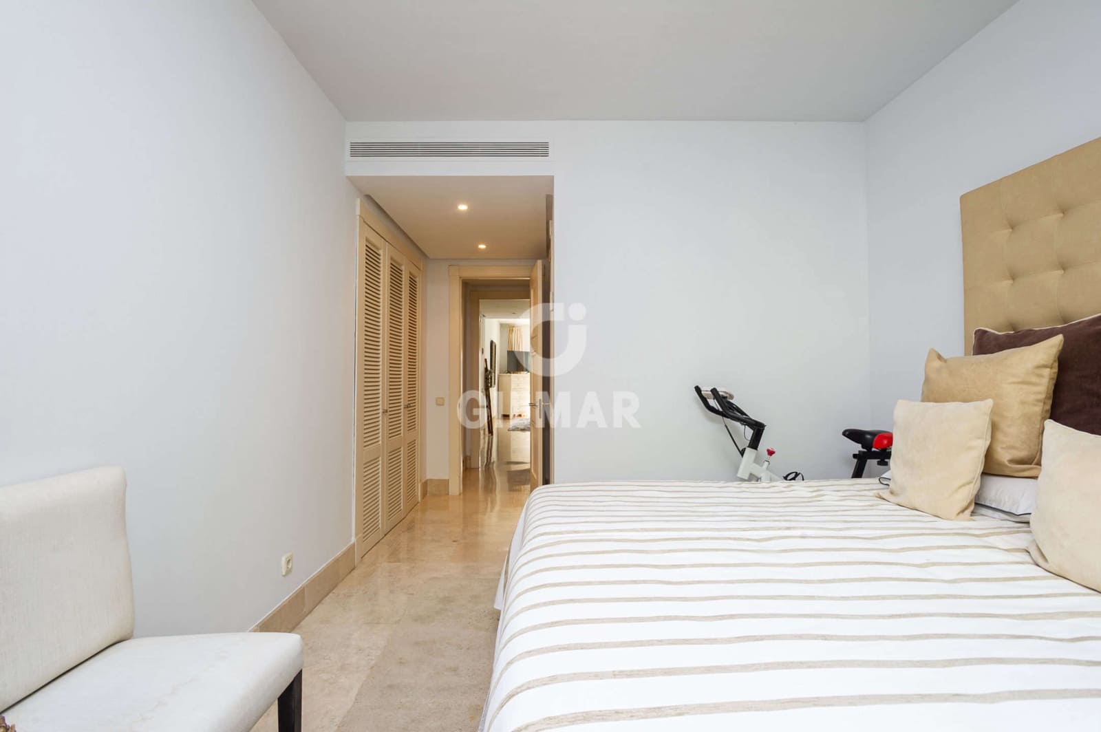 3 bedroom Flat for sale in Rio Real with pool garage - € 699,000 (Ref: 9412849)