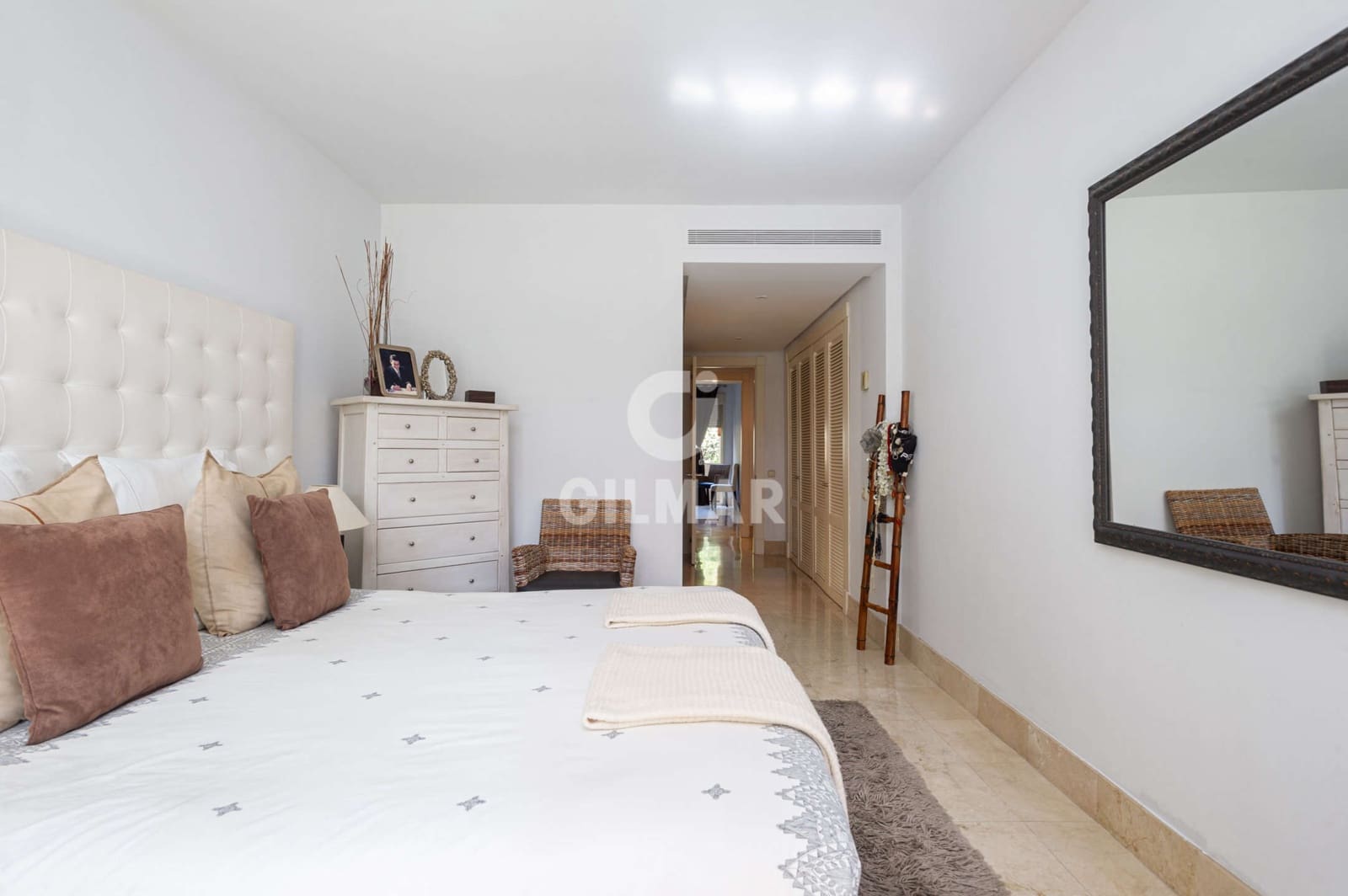 3 bedroom Flat for sale in Rio Real with pool garage - € 699,000 (Ref: 9412849)