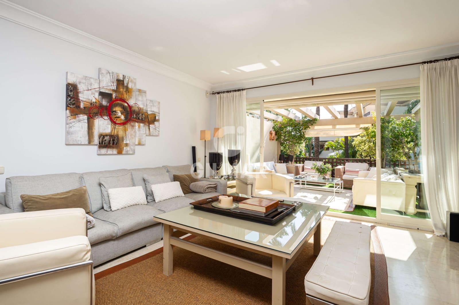 3 bedroom Flat for sale in Rio Real with pool garage - € 699,000 (Ref: 9412849)