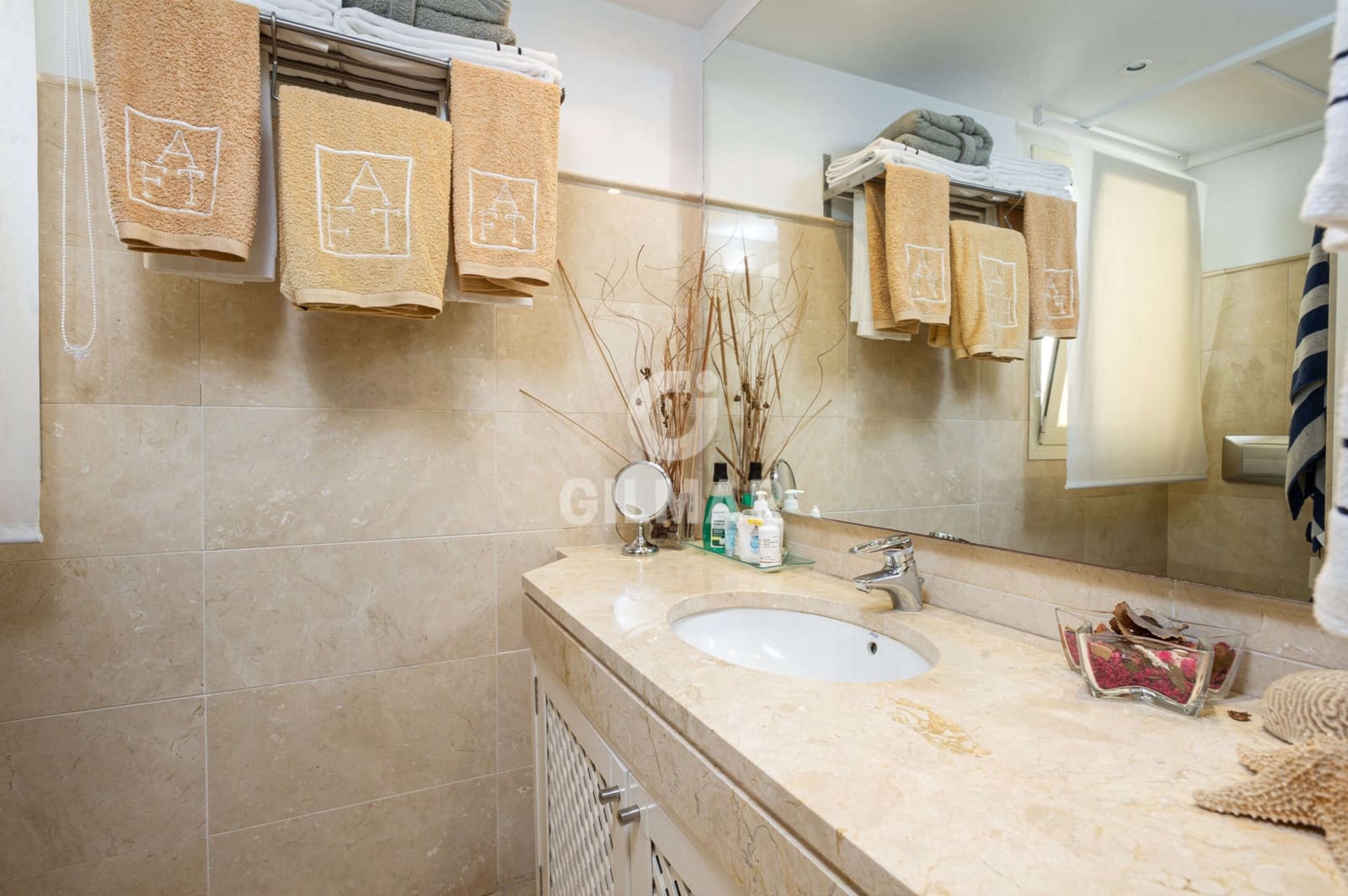 3 bedroom Flat for sale in Rio Real with pool garage - € 699,000 (Ref: 9412849)