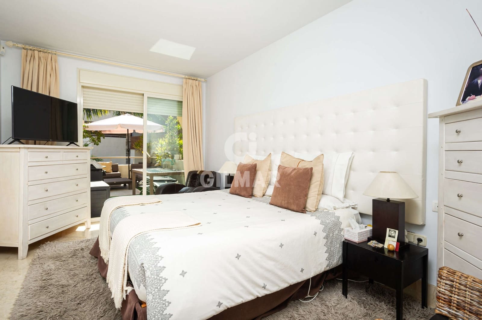 3 bedroom Flat for sale in Rio Real with pool garage - € 699,000 (Ref: 9412849)