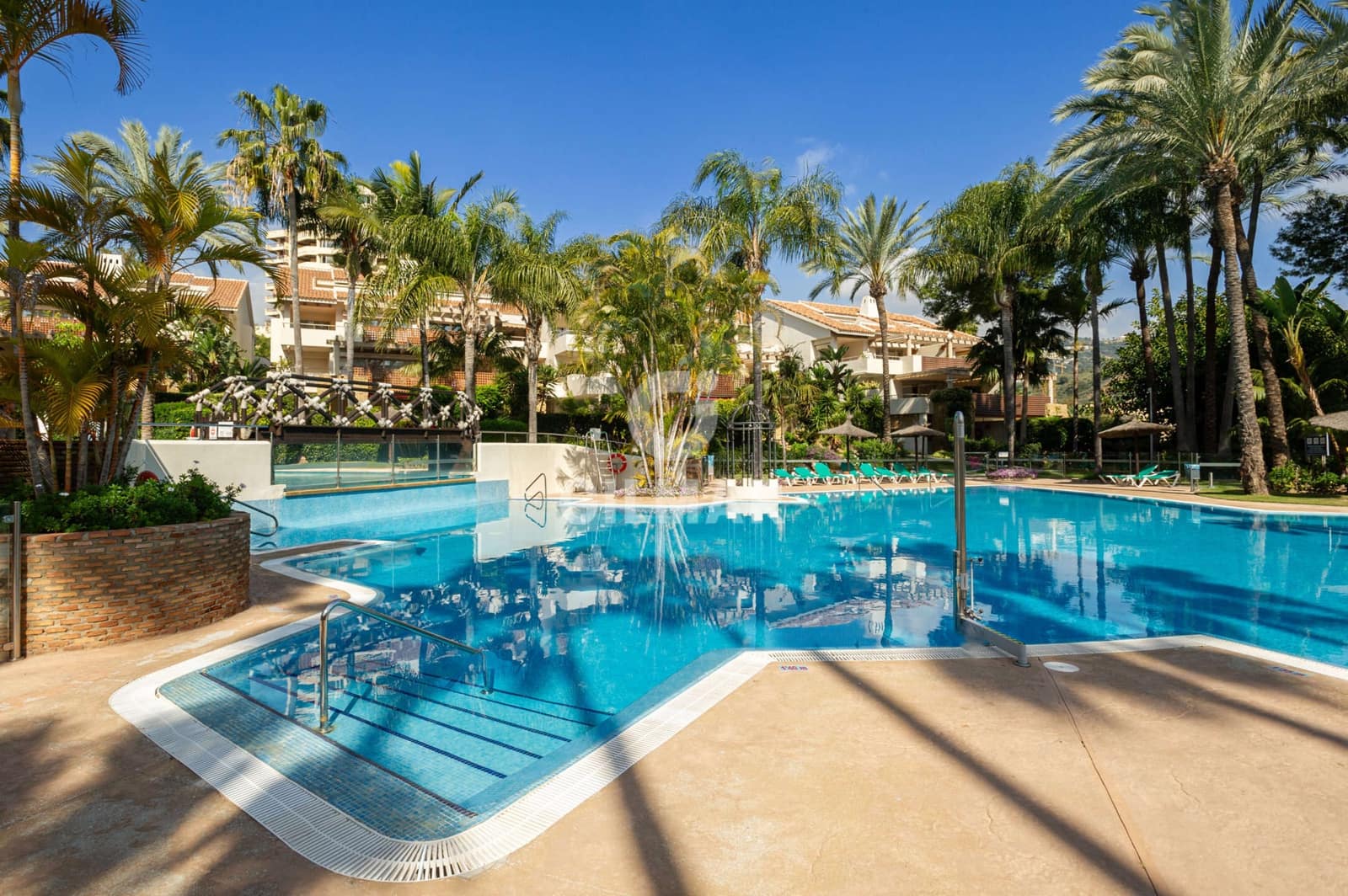 3 bedroom Flat for sale in Rio Real with pool garage - € 699,000 (Ref: 9412849)