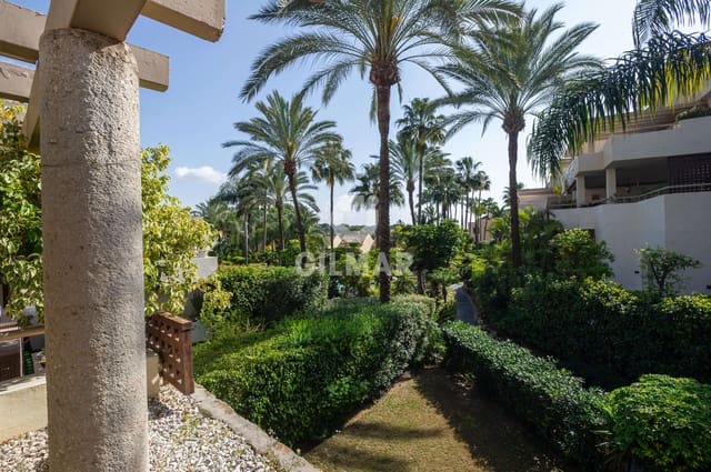 3 makuuhuone Asunto myytävänä paikassa Río Real, Marbella mukana uima-altaan 
autotalli - 699 000 € (Ref: 9412849)