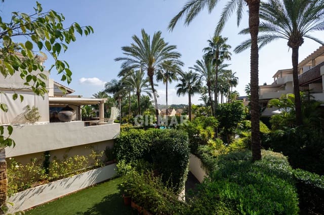 3 makuuhuone Asunto myytävänä paikassa Río Real, Marbella mukana uima-altaan 
autotalli - 699 000 € (Ref: 9412849)