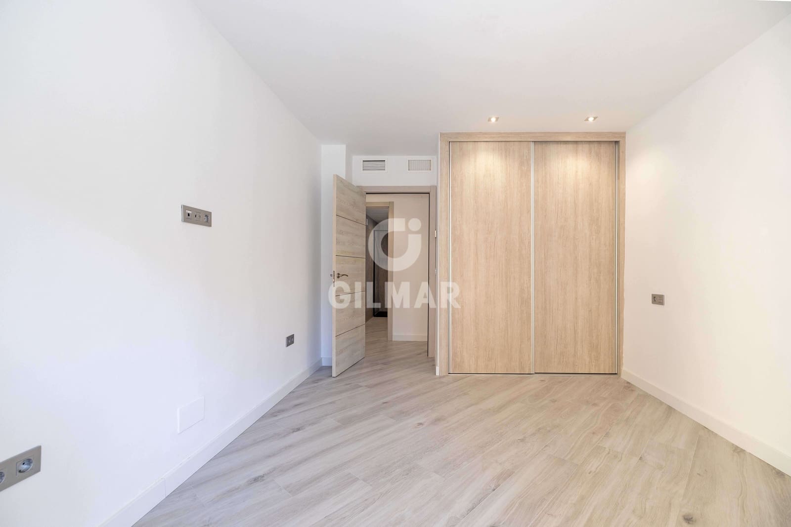 3 bedroom Flat for sale in Malaga city with garage - € 830,000 (Ref: 9413004)