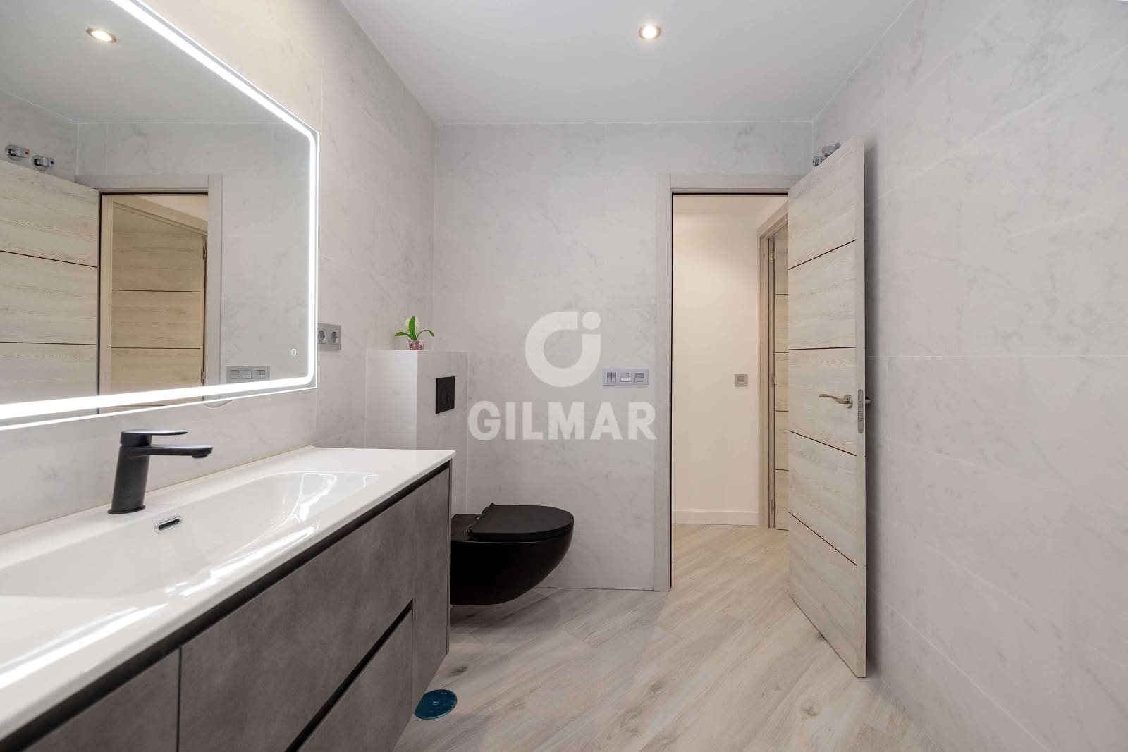 3 bedroom Flat for sale in Malaga city with garage - € 830,000 (Ref: 9413004)