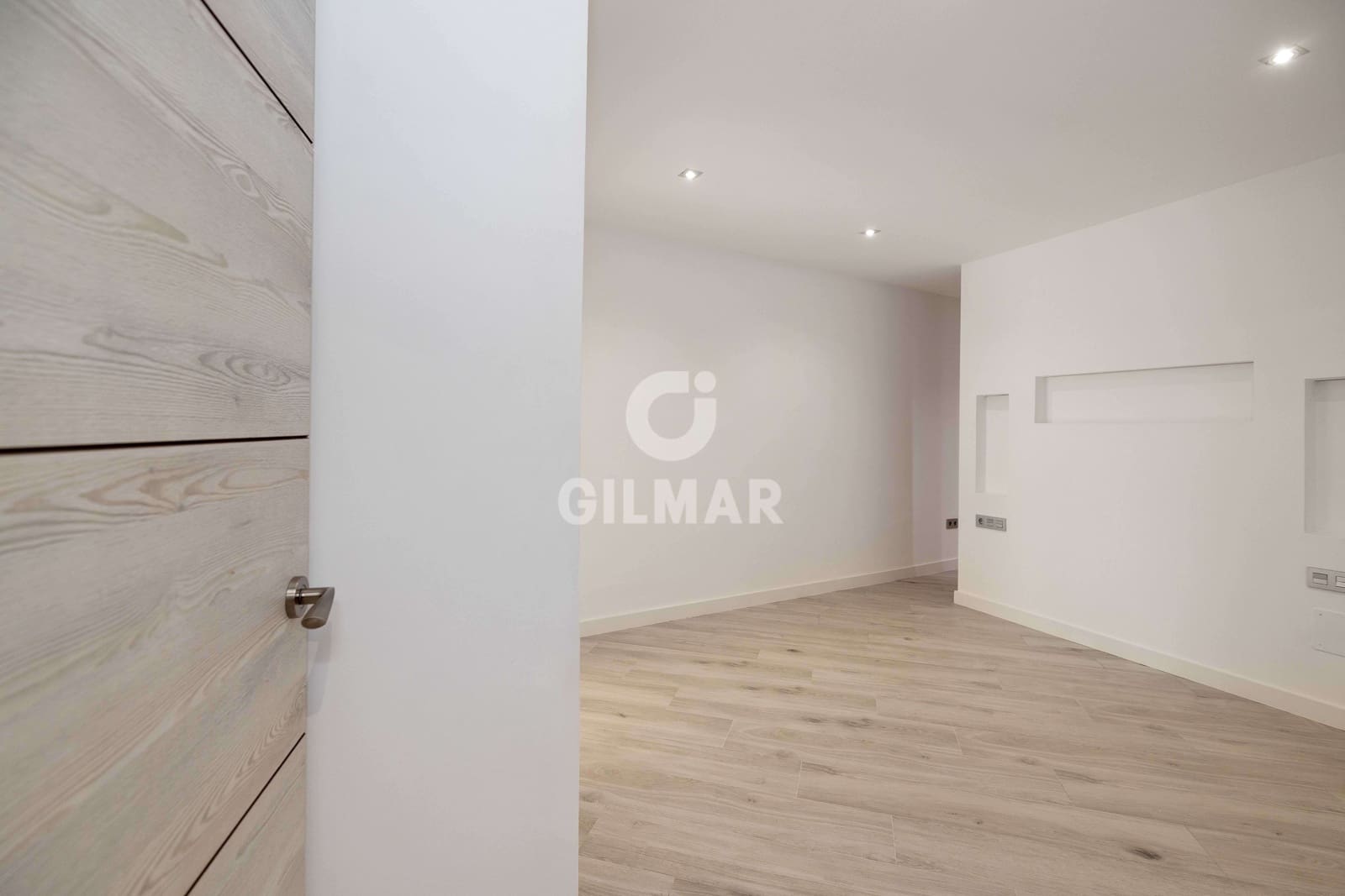 3 bedroom Flat for sale in Malaga city with garage - € 830,000 (Ref: 9413004)