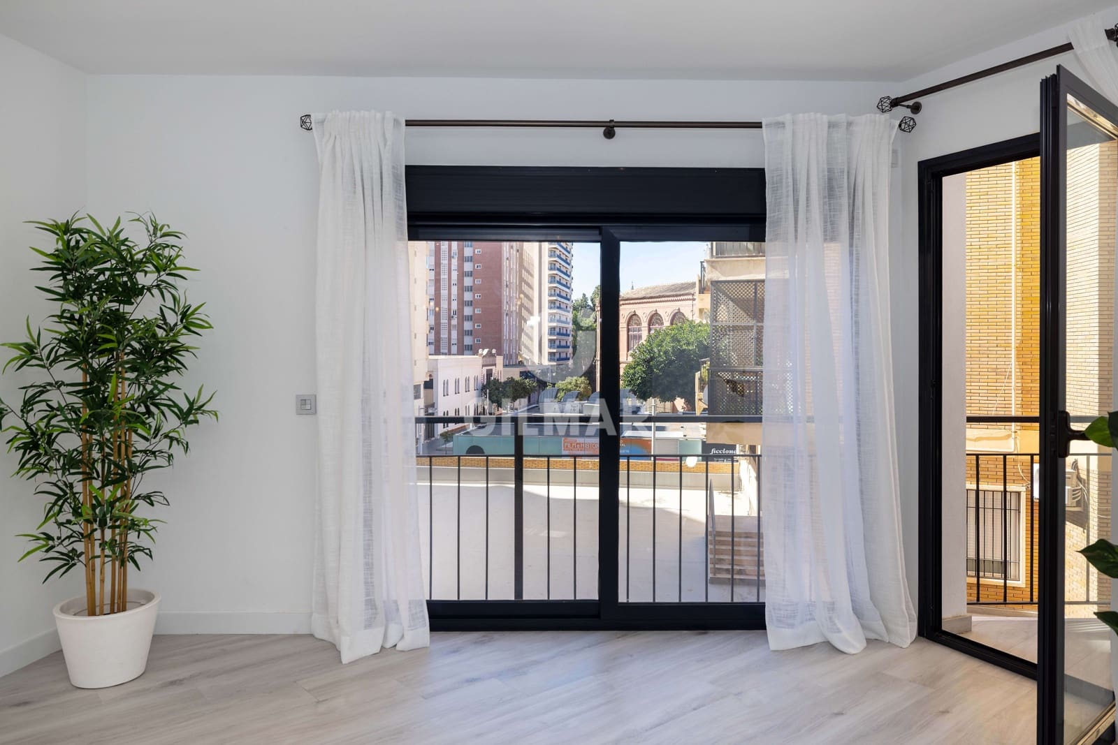 3 bedroom Flat for sale in Malaga city with garage - € 830,000 (Ref: 9413004)