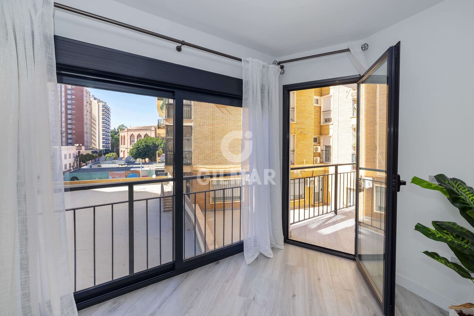 3 bedroom Flat for sale in Malaga city with garage - € 830,000 (Ref: 9413004)