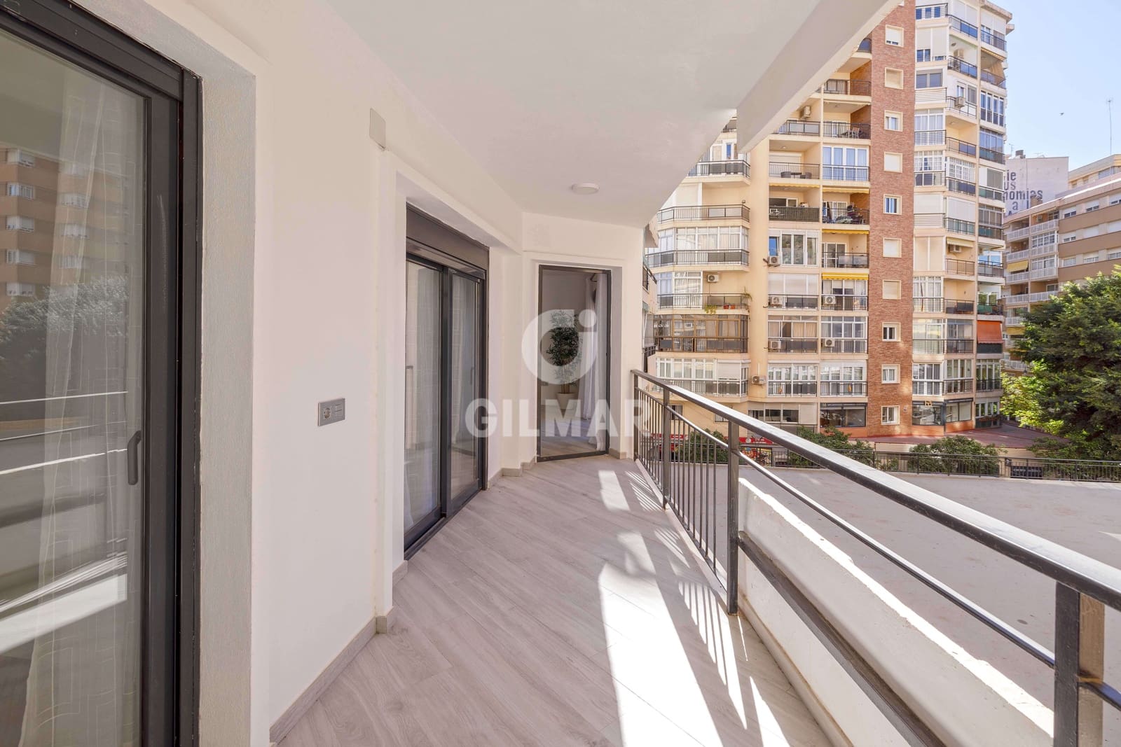 3 bedroom Flat for sale in Malaga city with garage - € 830,000 (Ref: 9413004)