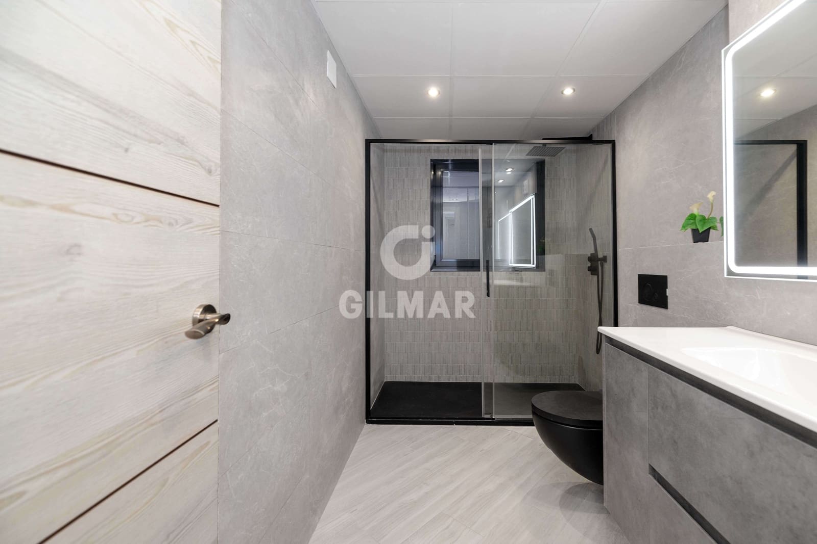 3 bedroom Flat for sale in Malaga city with garage - € 830,000 (Ref: 9413004)