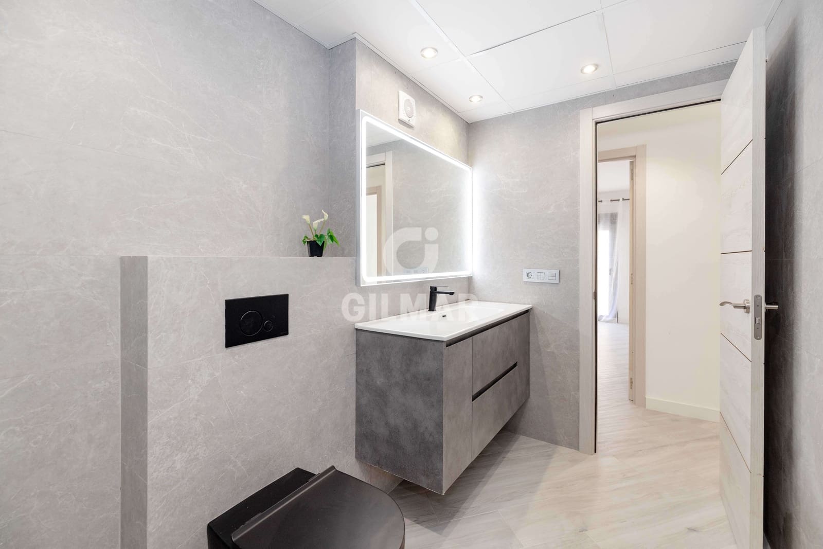 3 bedroom Flat for sale in Malaga city with garage - € 830,000 (Ref: 9413004)