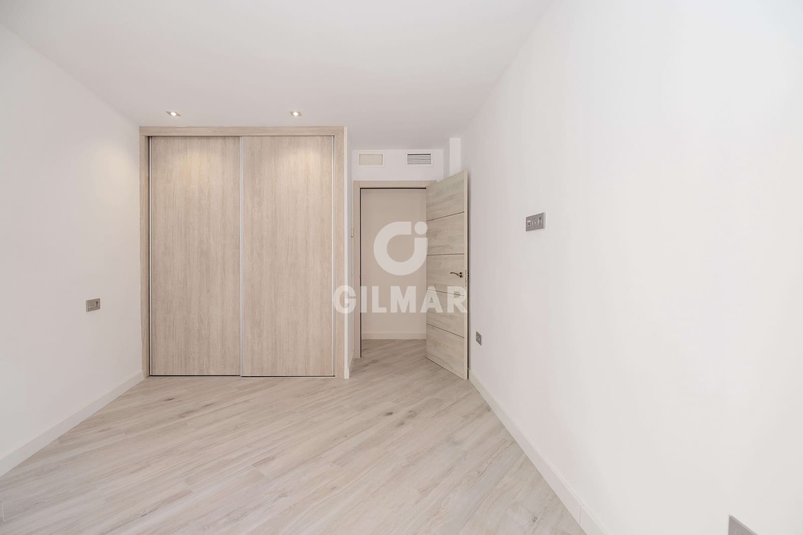 3 bedroom Flat for sale in Malaga city with garage - € 830,000 (Ref: 9413004)