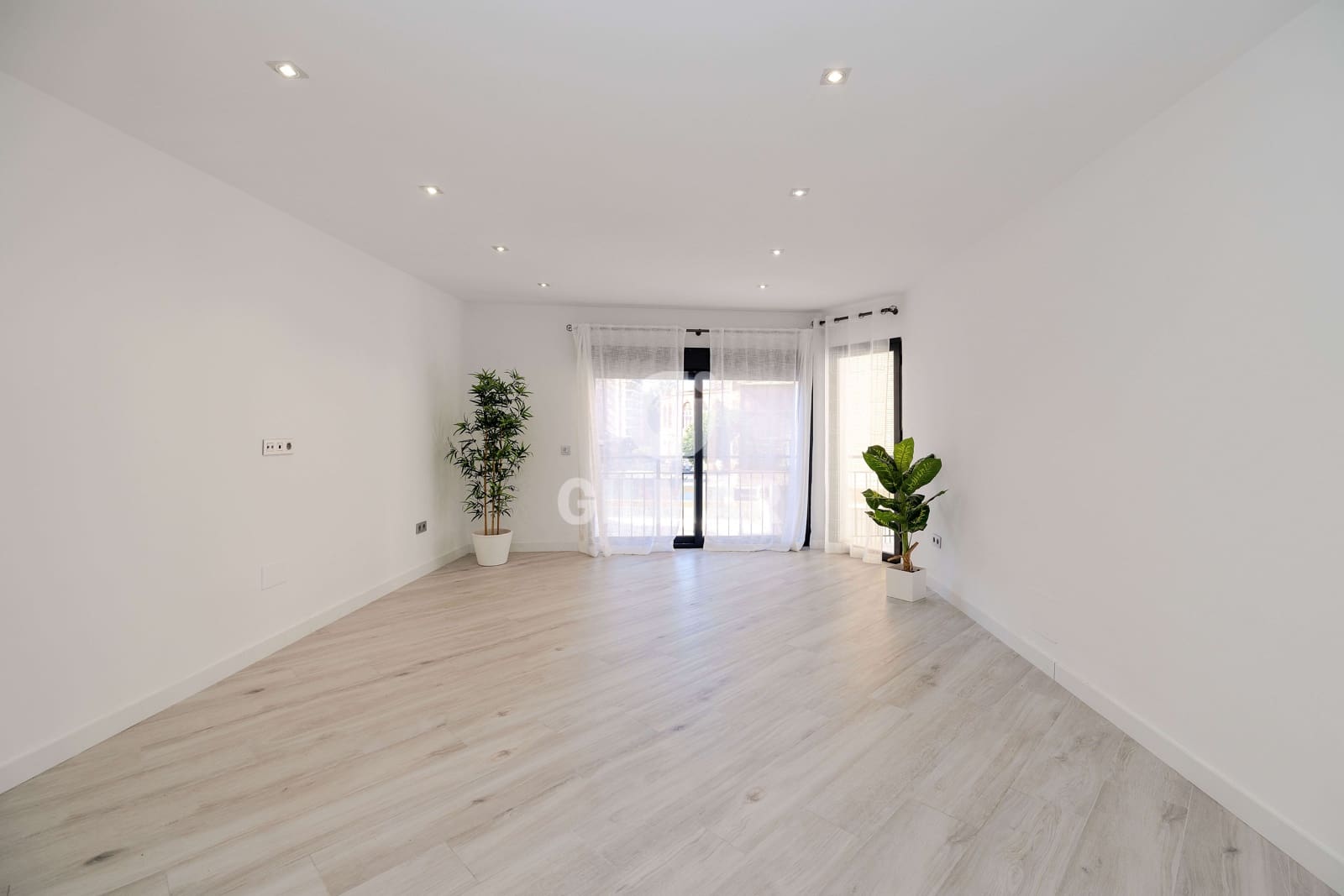 3 bedroom Flat for sale in Malaga city with garage - € 830,000 (Ref: 9413004)