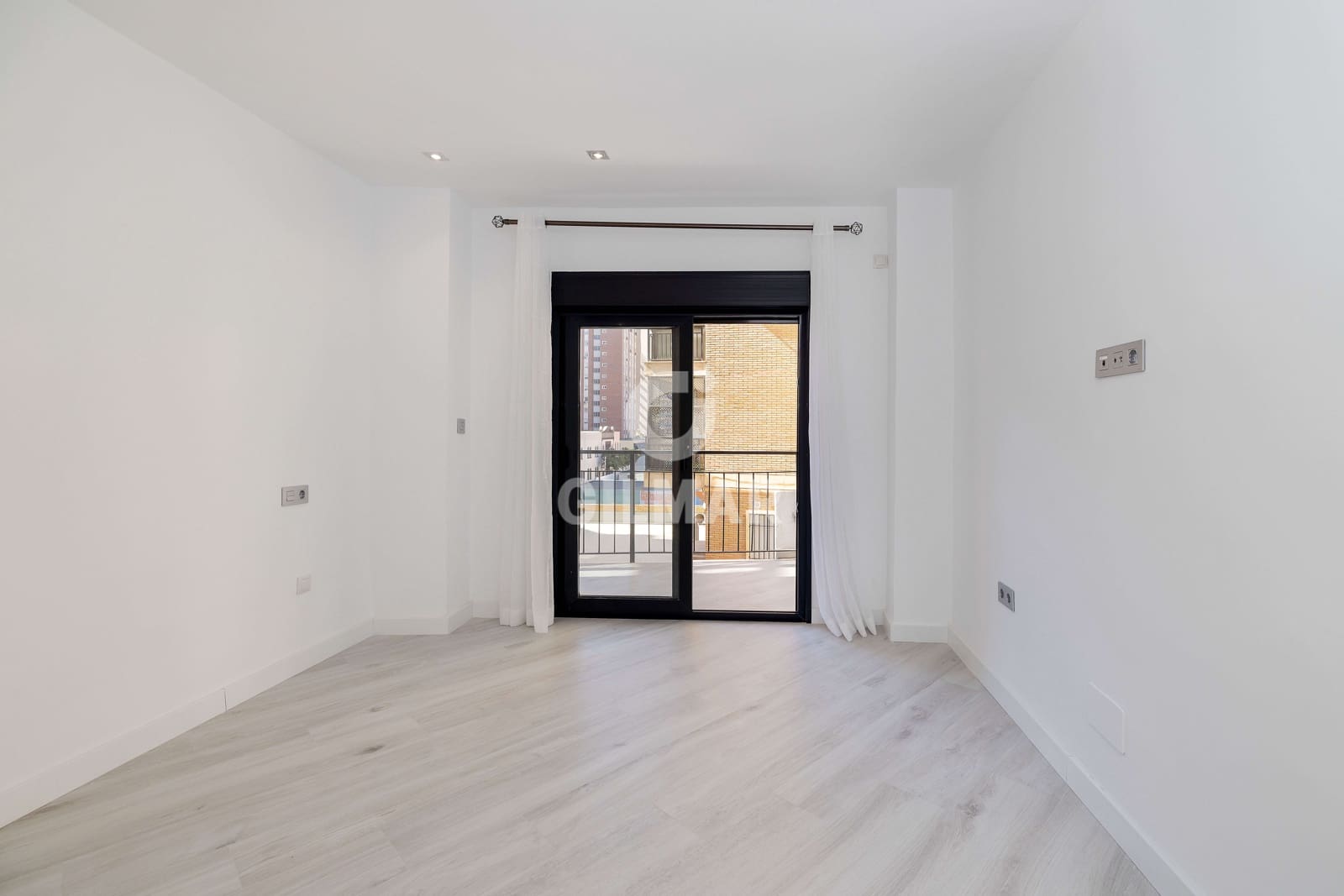 3 bedroom Flat for sale in Malaga city with garage - € 830,000 (Ref: 9413004)