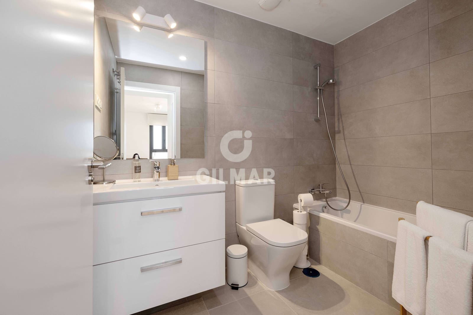 2 sypialnia Mieszkanie na sprzedaż w Miasto Malaga z basenem garażem - 449 000 € (Ref: 9414820)