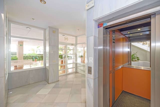 4 soveværelse Lejlighed til salg i El Limonar, Málaga by med garage - € 695.000 (Ref: 9414831)