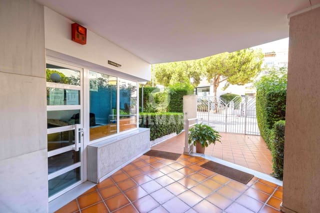 4 soveværelse Lejlighed til salg i El Limonar, Málaga by med garage - € 695.000 (Ref: 9414831)