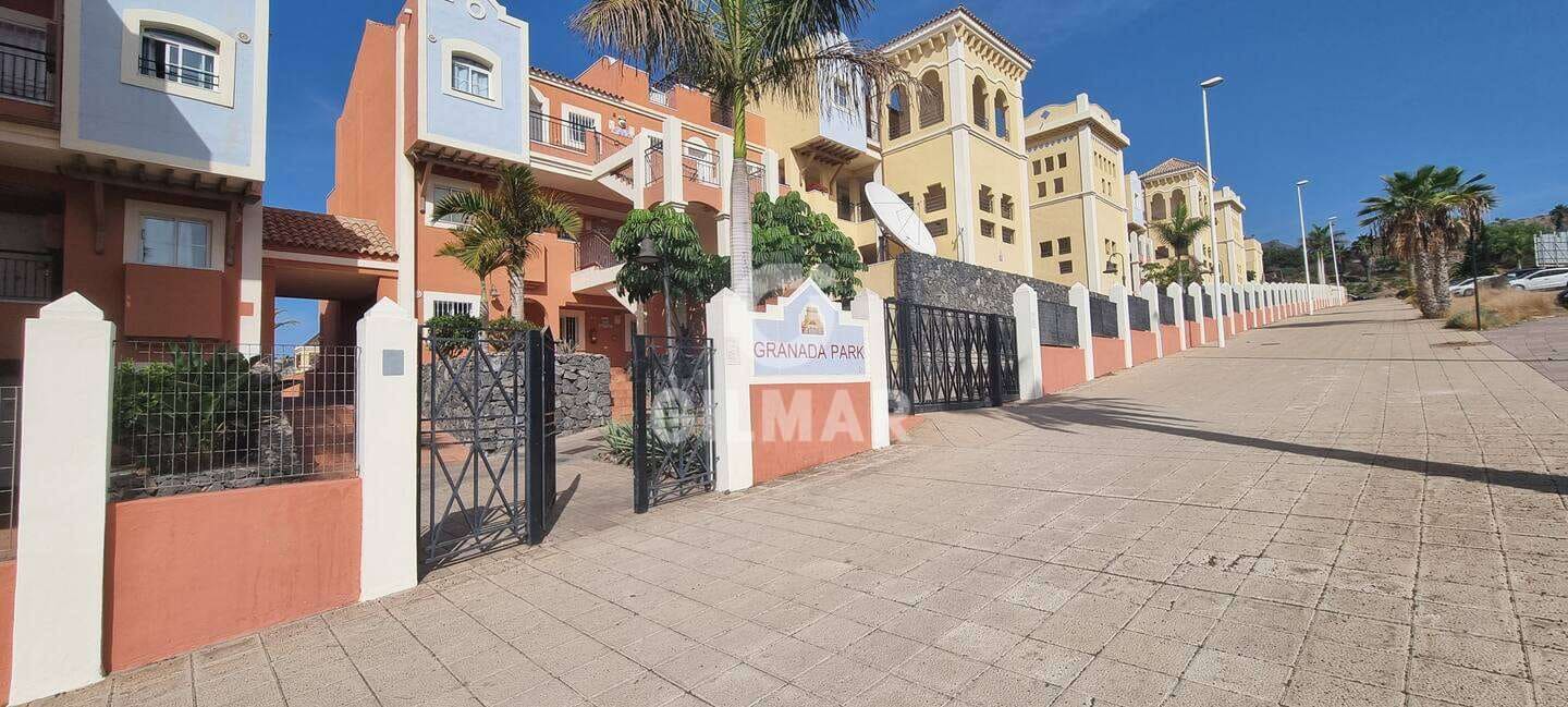 Piso de 2 habitaciones en Los Cristianos en venta con piscina - 289.000 € (Ref: 9415058)