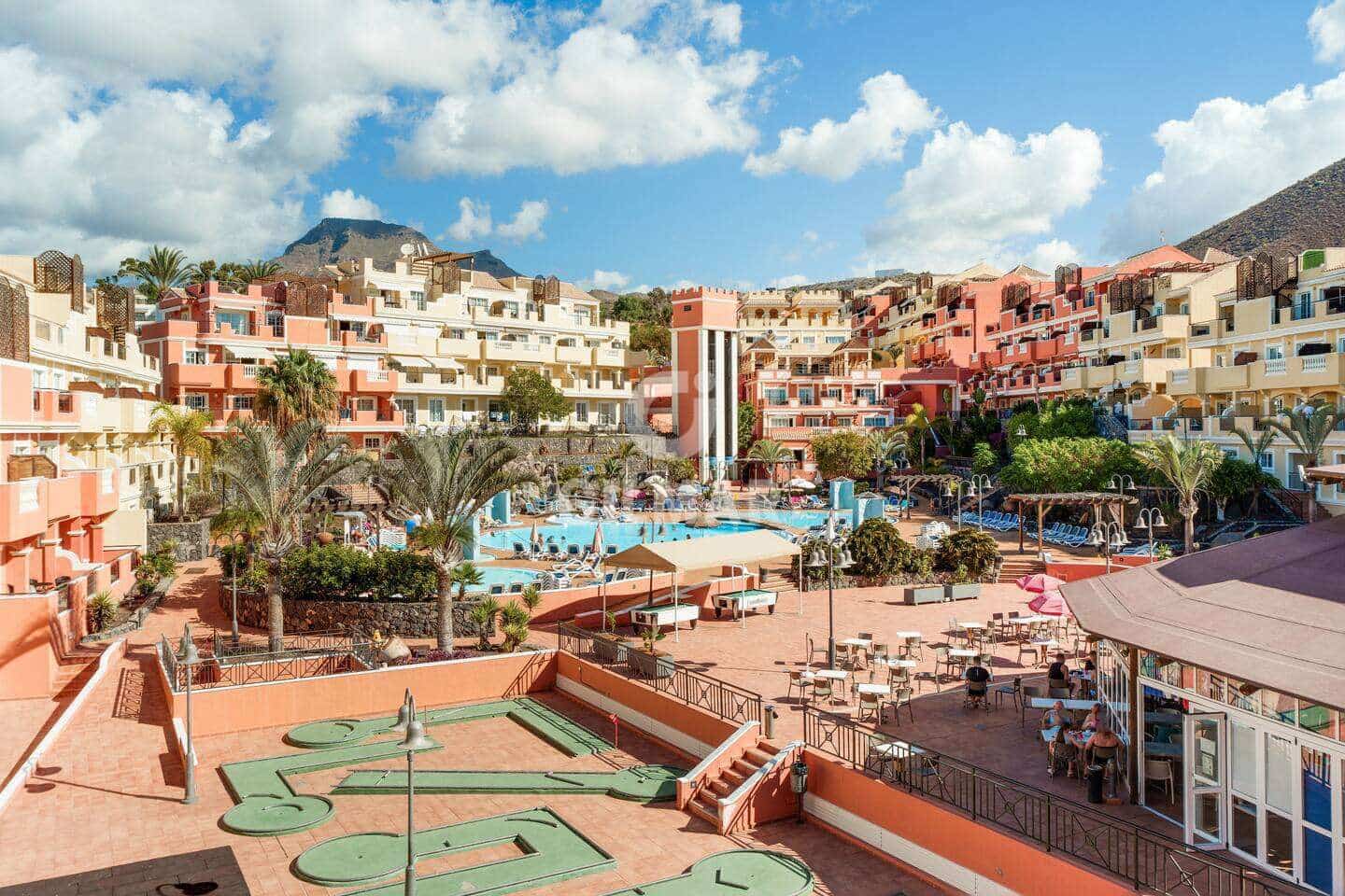 Piso de 2 habitaciones en Los Cristianos en venta con piscina - 289.000 € (Ref: 9415058)