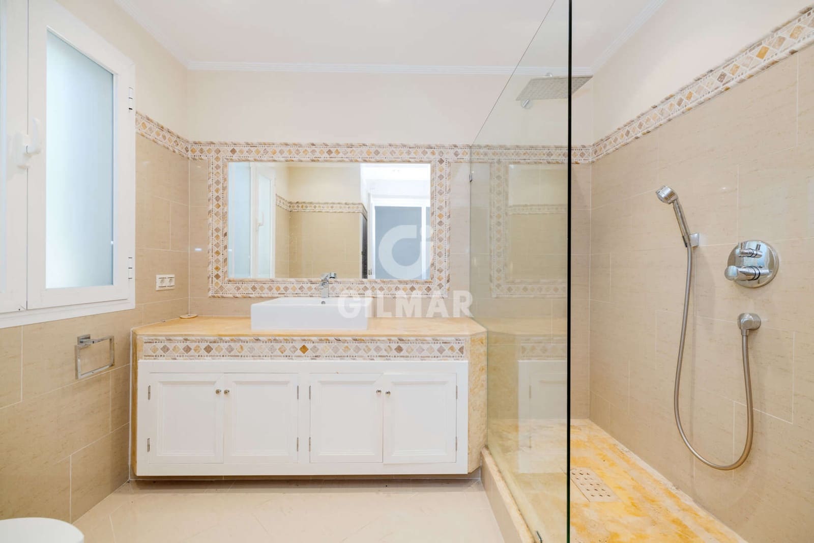 4 sypialnia Willa na sprzedaż w El Paraiso - 1 850 000 € (Ref: 9424026)