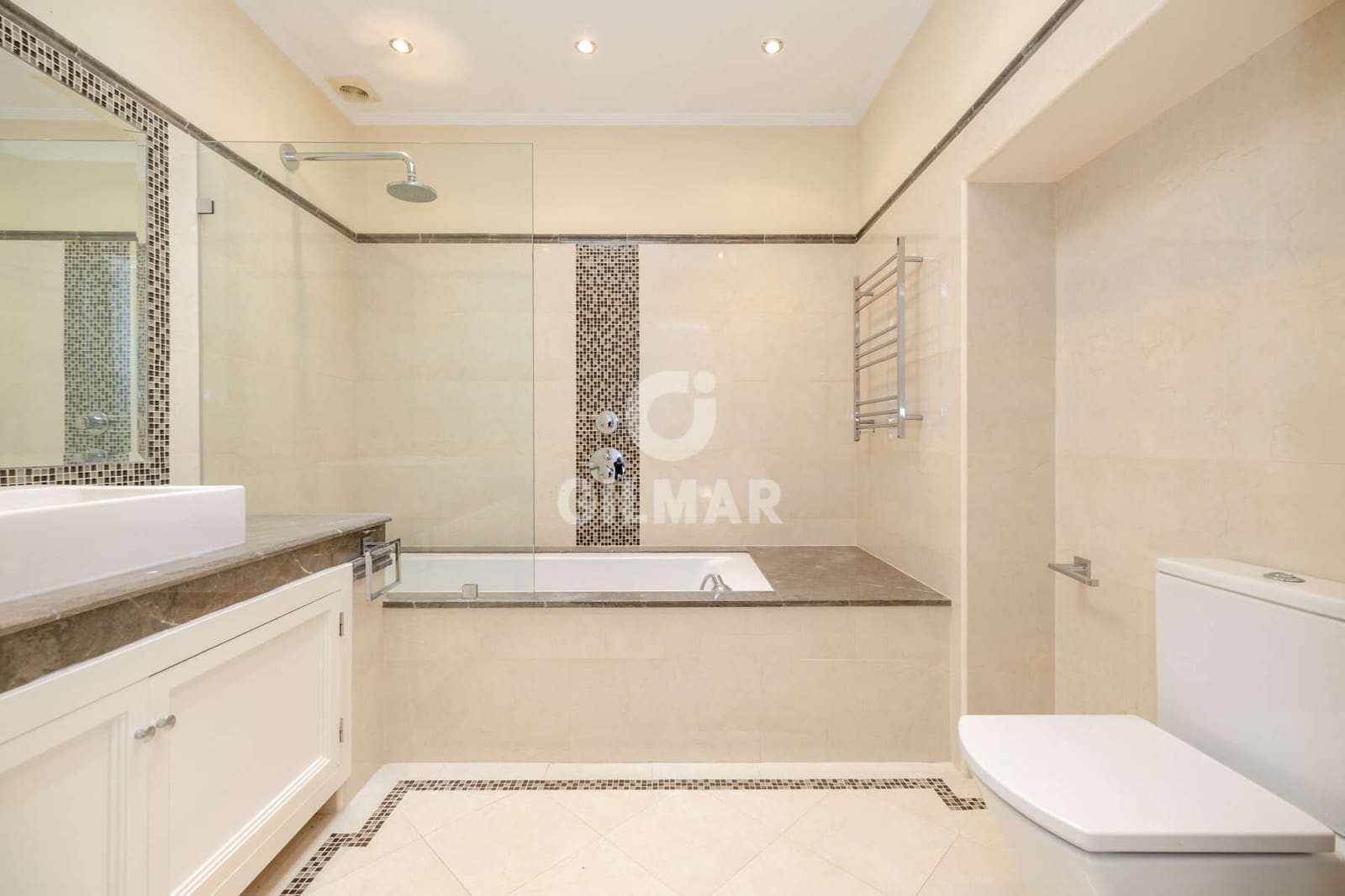 4 sypialnia Willa na sprzedaż w El Paraiso - 1 850 000 € (Ref: 9424026)