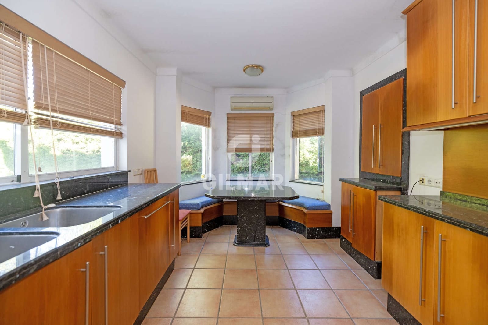 4 sypialnia Willa na sprzedaż w El Paraiso - 1 850 000 € (Ref: 9424026)