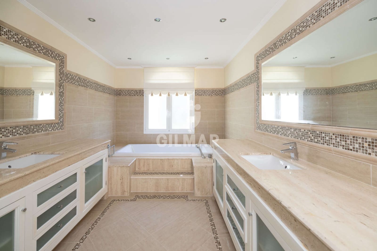 4 sypialnia Willa na sprzedaż w El Paraiso - 1 850 000 € (Ref: 9424026)