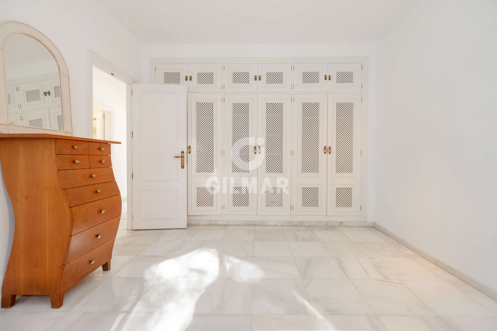 4 sypialnia Willa na sprzedaż w El Paraiso - 1 850 000 € (Ref: 9424026)