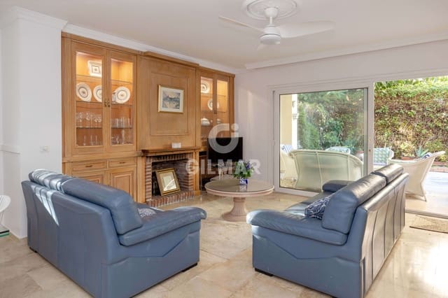 3 quarto Apartamento para venda em Playa Bajadilla - Puertos, Marbella com piscina garagem - 790 000 € (Ref: 9424109)