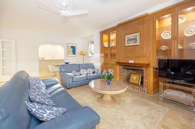 3 quarto Apartamento para venda em Playa Bajadilla - Puertos, Marbella com piscina garagem - 790 000 € (Ref: 9424109)