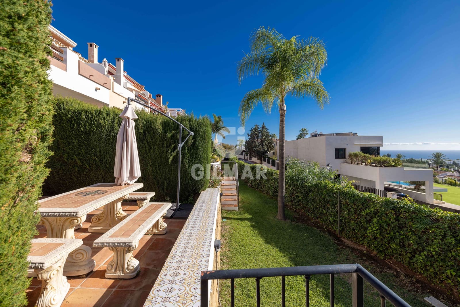 3 slaapkamer Rijtjeshuis te koop in Marbella met zwembad garage - € 790.000 (Ref: 9432818)