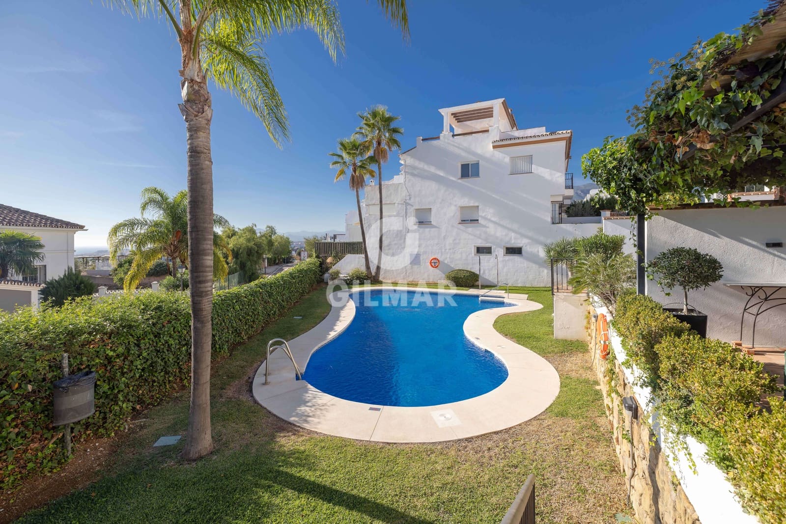 3 slaapkamer Rijtjeshuis te koop in Marbella met zwembad garage - € 790.000 (Ref: 9432818)