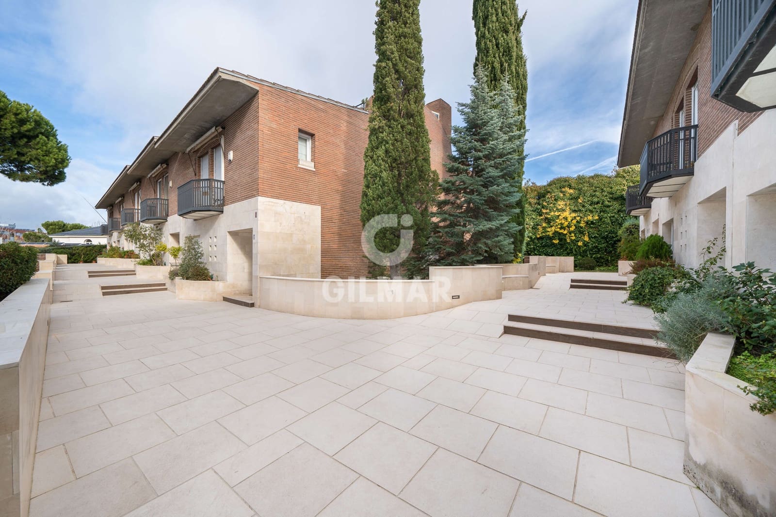 5 bedroom Terraced Villa for sale in Madrid city with pool garage - € 1,849,000 (Ref: 9444546)
