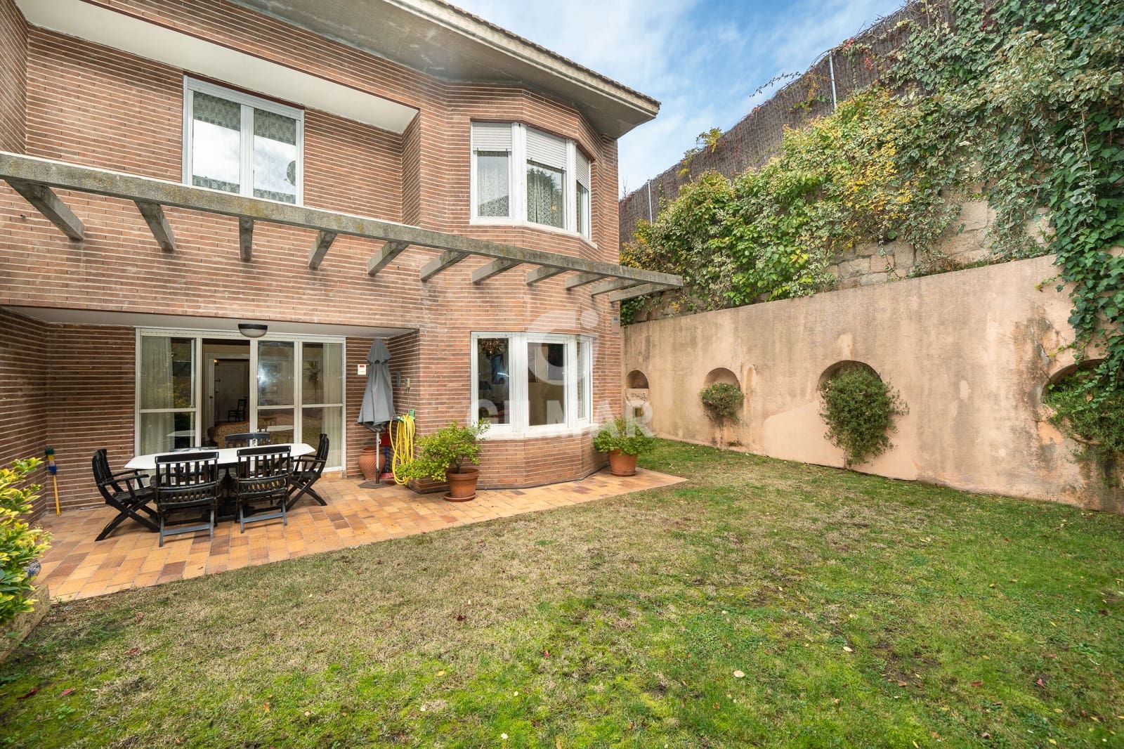 5 bedroom Terraced Villa for sale in Madrid city with pool garage - € 1,849,000 (Ref: 9444546)