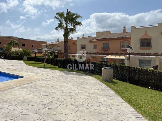3 soveværelse Semi-Rækkehus til salg i Zahara de los Atunes, Barbate med swimmingpool garage - € 465.000 (Ref: 9445467)