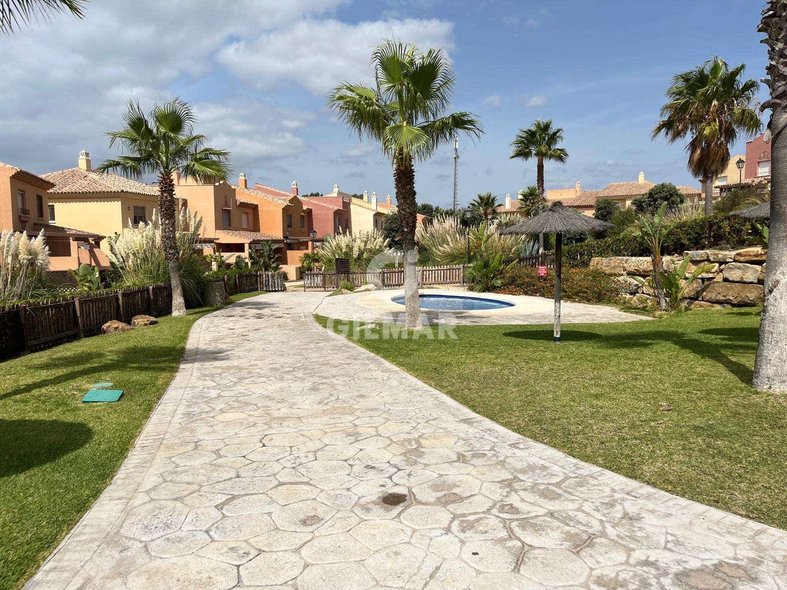 3 soveværelse Semi-Rækkehus til salg i Zahara de los Atunes med swimmingpool garage - € 465.000 (Ref: 9445467)