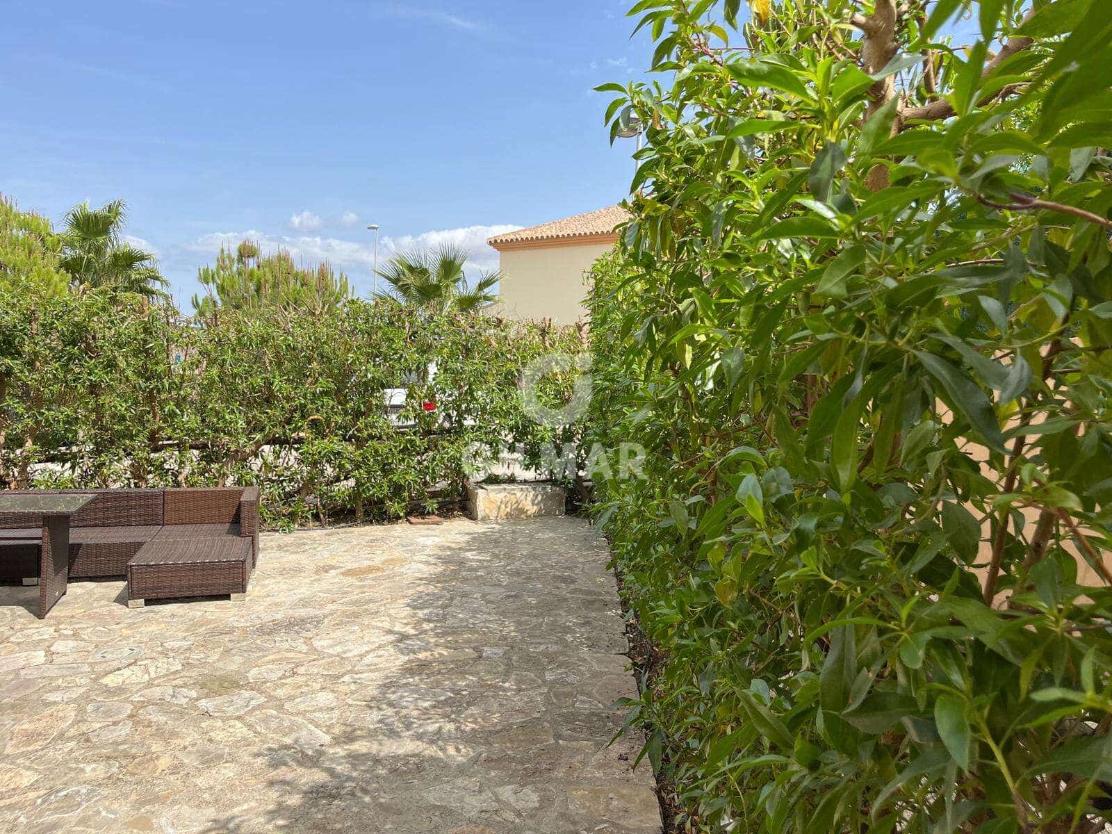 3 soveværelse Semi-Rækkehus til salg i Zahara de los Atunes med swimmingpool garage - € 465.000 (Ref: 9445467)