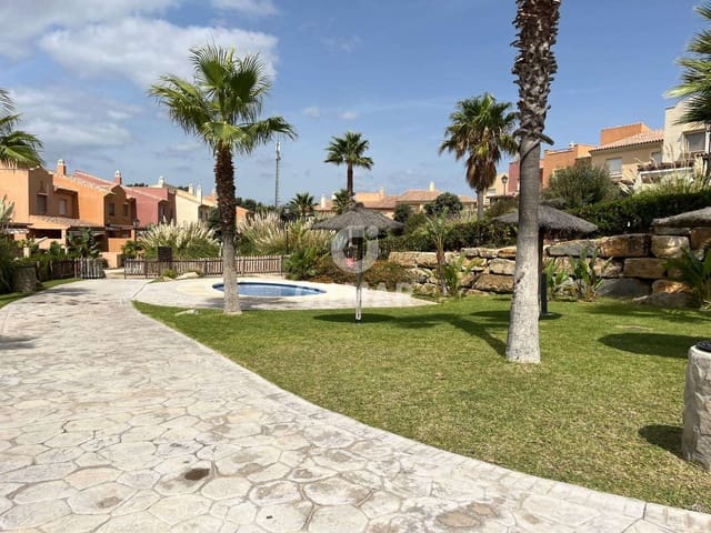 3 soveværelse Semi-Rækkehus til salg i Zahara de los Atunes, Barbate med swimmingpool garage - € 465.000 (Ref: 9445467)