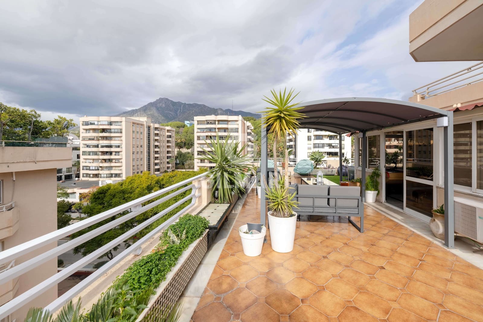 3 soveværelse Lejlighed til salg i Marbella med garage - € 790.000 (Ref: 9447311)