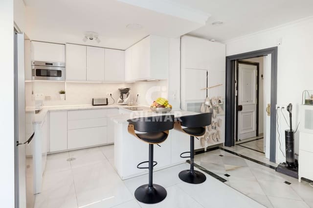 3 soveværelse Lejlighed til salg i Playa de Fontanilla, Marbella med garage - € 790.000 (Ref: 9447311)